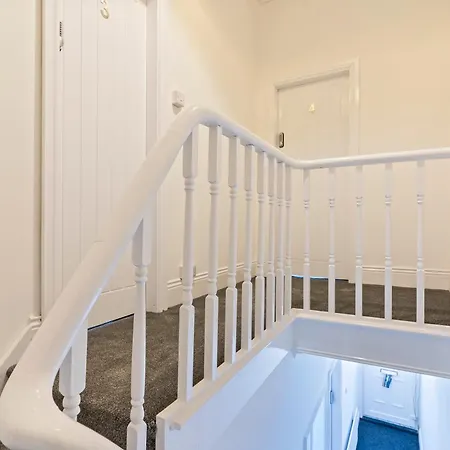 Gasthuis #4 - Location - Private Ensuite, Smart Tv, Fast Wifi And Free Parking - By Yoko Redcar