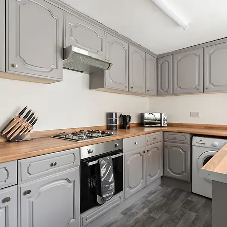 #4 - Location - Private Ensuite, Smart Tv, Fast Wifi And Free Parking - By Yoko 4*