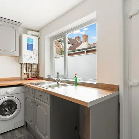 #4 - Location - Private Ensuite, Smart Tv, Fast Wifi And Free Parking - By Yoko 4*