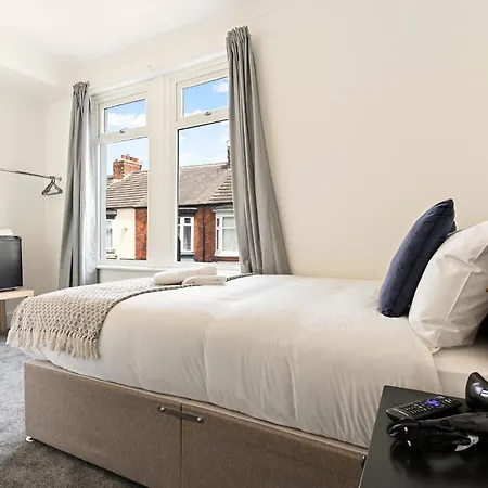 #4 - Location - Private Ensuite, Smart Tv, Fast Wifi And Free Parking - By Yoko 4*