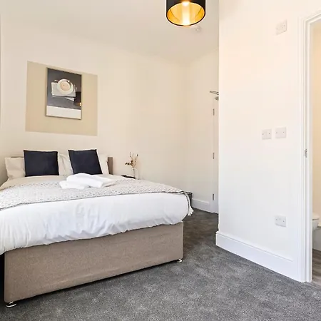 #4 - Location - Private Ensuite, Smart Tv, Fast Wifi And Free Parking - By Yoko Redcar