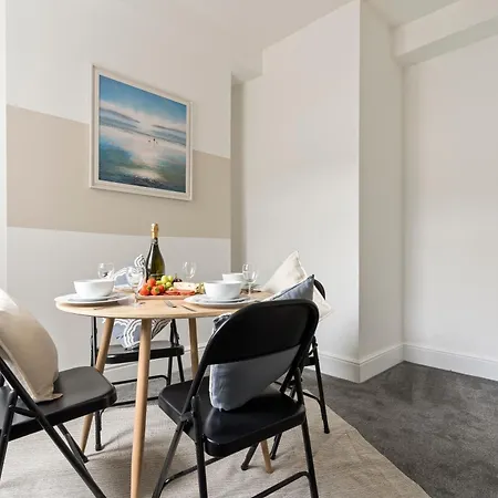 #4 - Location - Private Ensuite, Smart Tv, Fast Wifi And Free Parking - By Yoko
