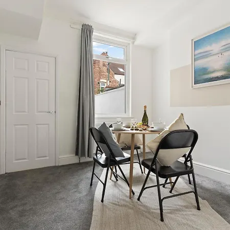 Gæstehus #4 - Location - Private Ensuite, Smart Tv, Fast Wifi And Free Parking - By Yoko 4*